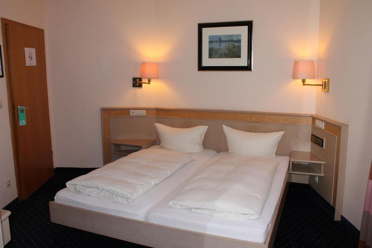Hotel Adlerhof Таубербишофсхайм Екстериор снимка